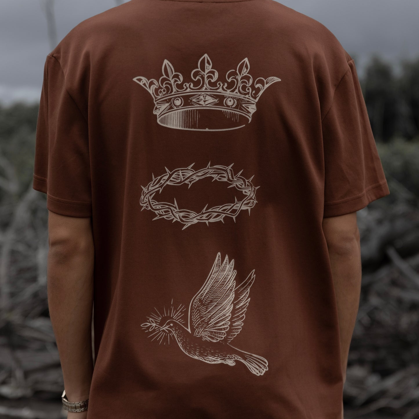“Murió por ti” Brown Tee